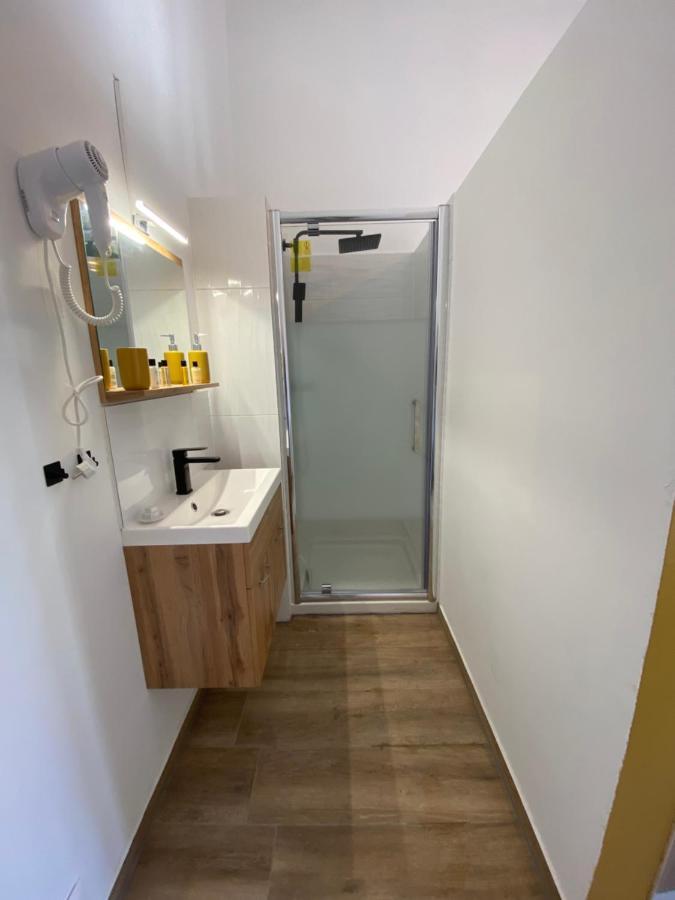 Capstay Roubaix Lille Private Shower & Netflix Exterior foto